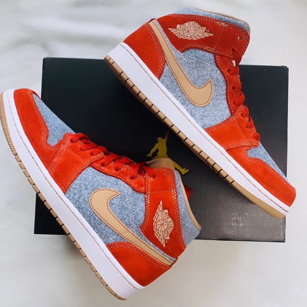 Air Jordan 1 Mid Denim